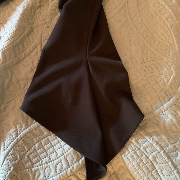 Beautiful Off-shoulder Black Dress - Picture 5 of 6